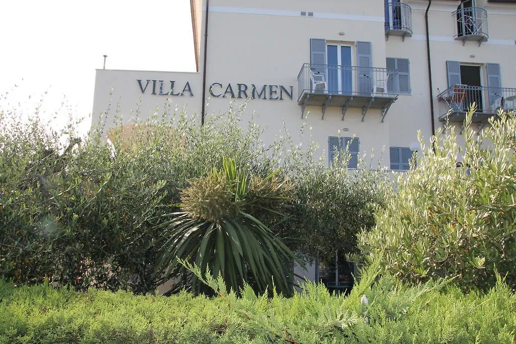 Residence Villa Carmen Fronte Mare A 50 Mt Pietra Ligure