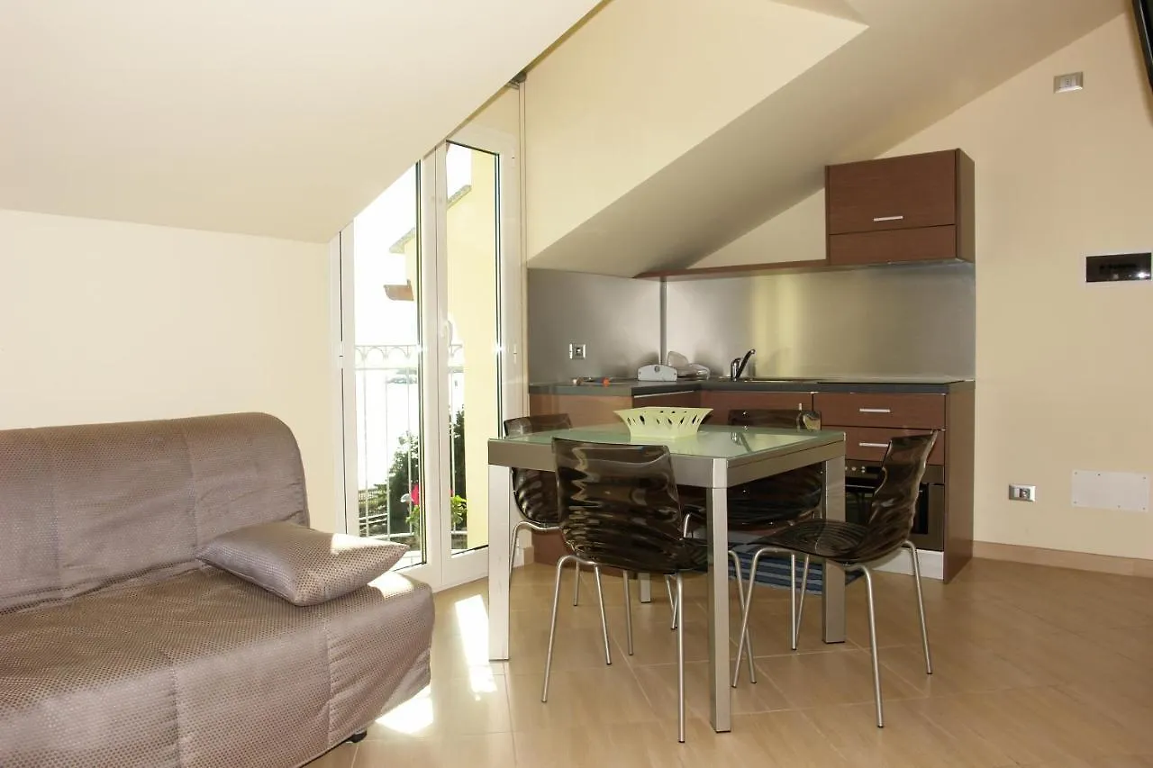 Aparthotel Residence Villa Carmen Fronte Mare A 50 Mt Pietra Ligure
