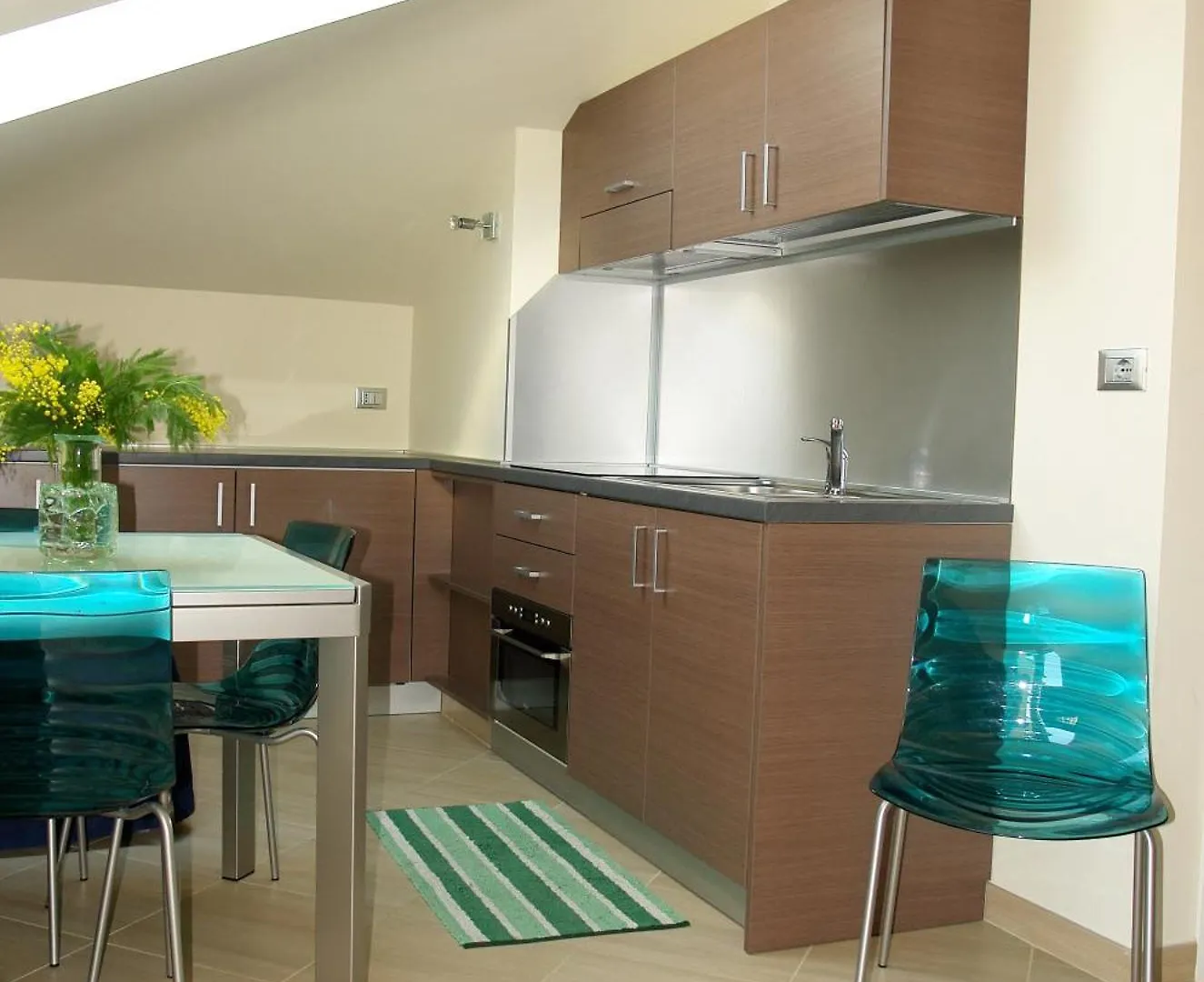 Residence Villa Carmen Fronte Mare A 50 Mt Pietra Ligure