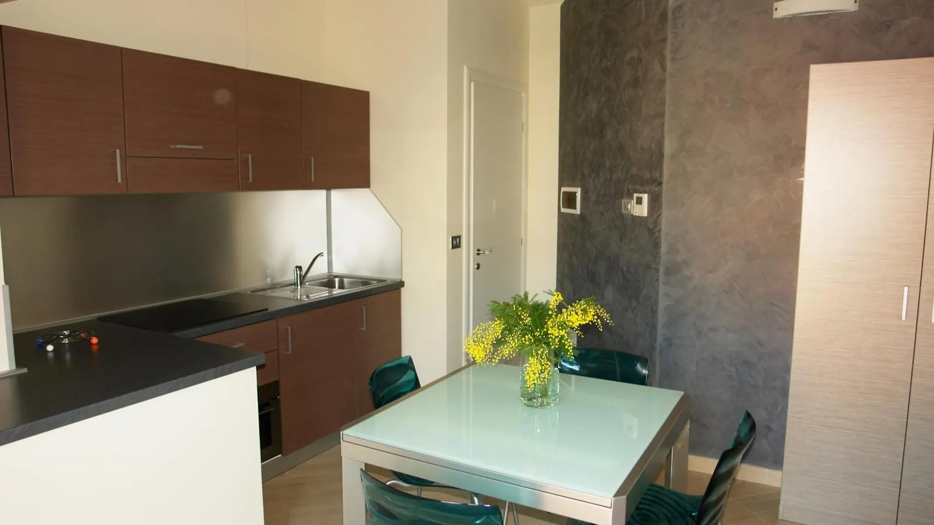 *** Aparthotel Residence Villa Carmen Fronte Mare A 50 Mt Pietra Ligure Italië