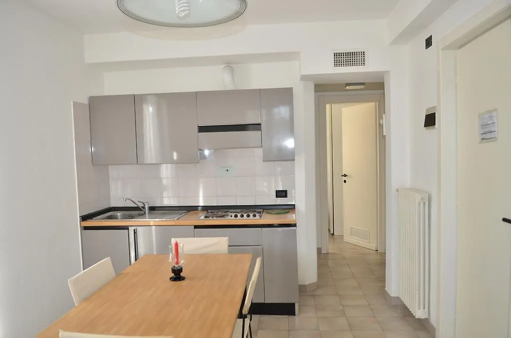 Residence Villa Carmen Fronte Mare A 50 Mt Pietra Ligure 3*,