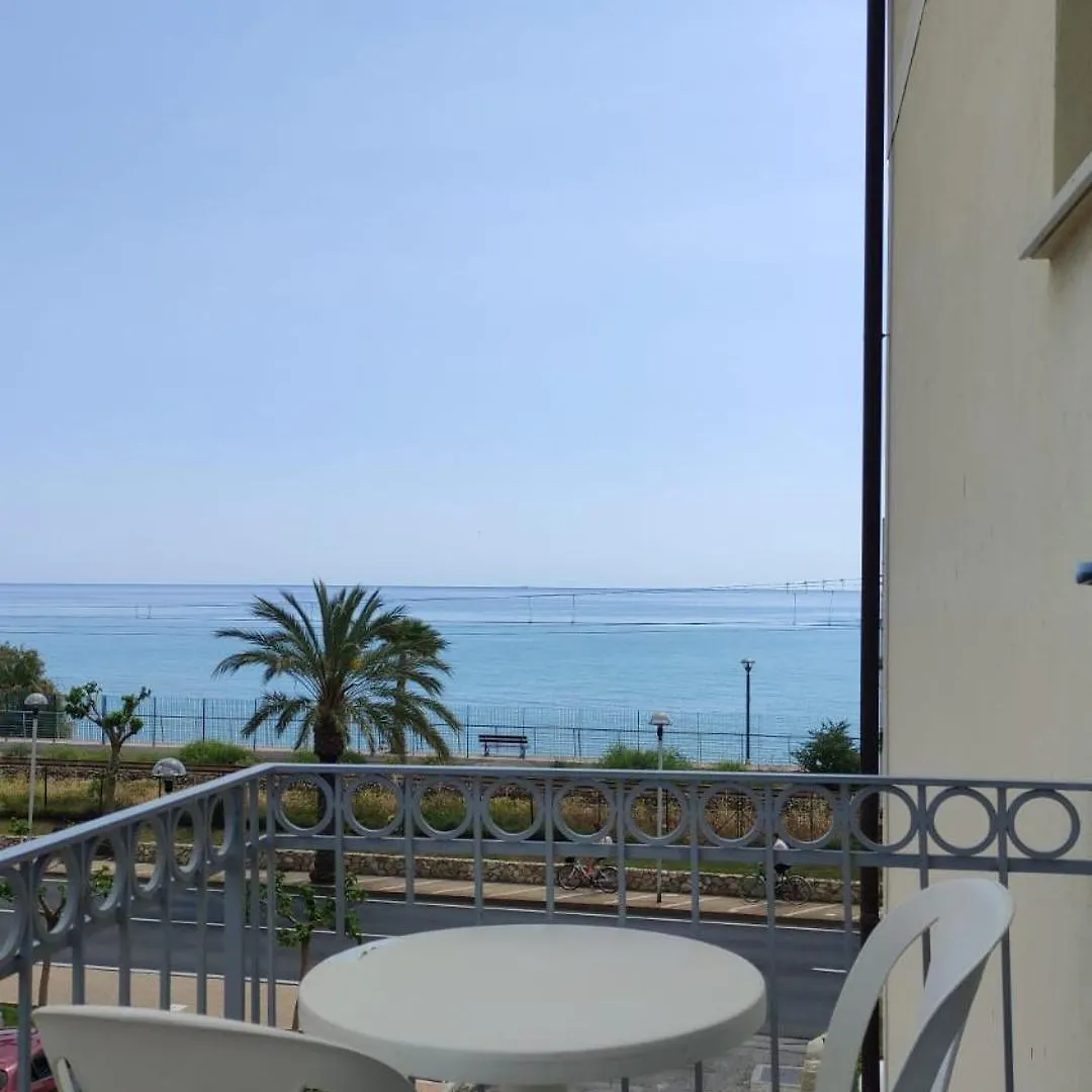 Residence Villa Carmen Fronte Mare A 50 Mt Pietra Ligure 3*,  Italy