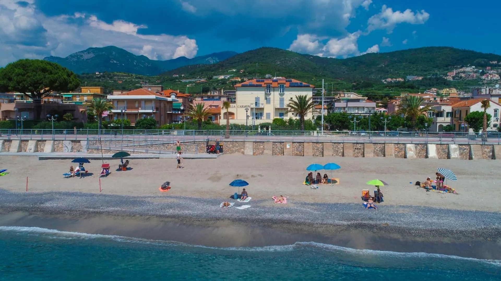Aparthotel Residence Villa Carmen Fronte Mare A 50 Mt Pietra Ligure