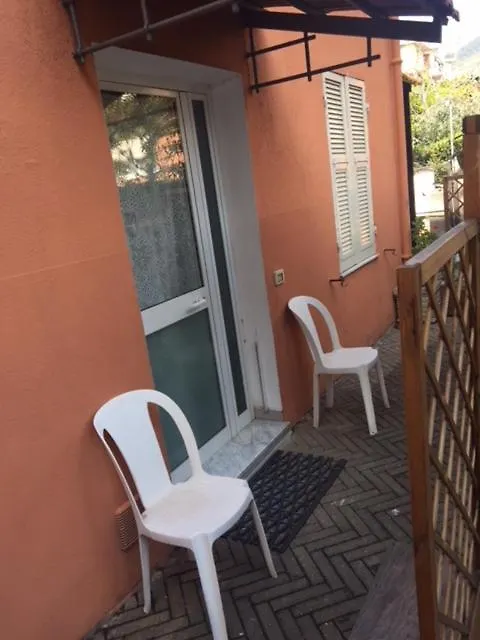 Residence Villa Carmen Fronte Mare A 50 Mt Pietra Ligure Italië