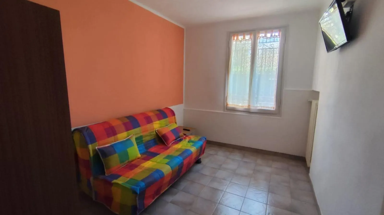 Residence Villa Carmen Fronte Mare A 50 Mt Pietra Ligure
