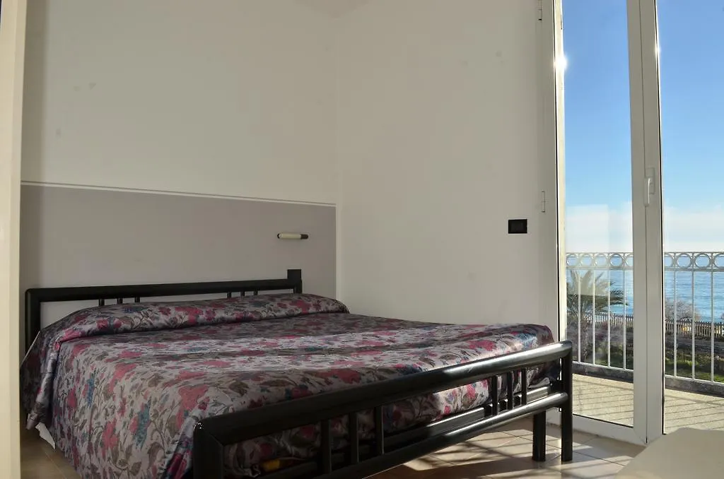 Residence Villa Carmen Fronte Mare A 50 Mt Pietra Ligure
