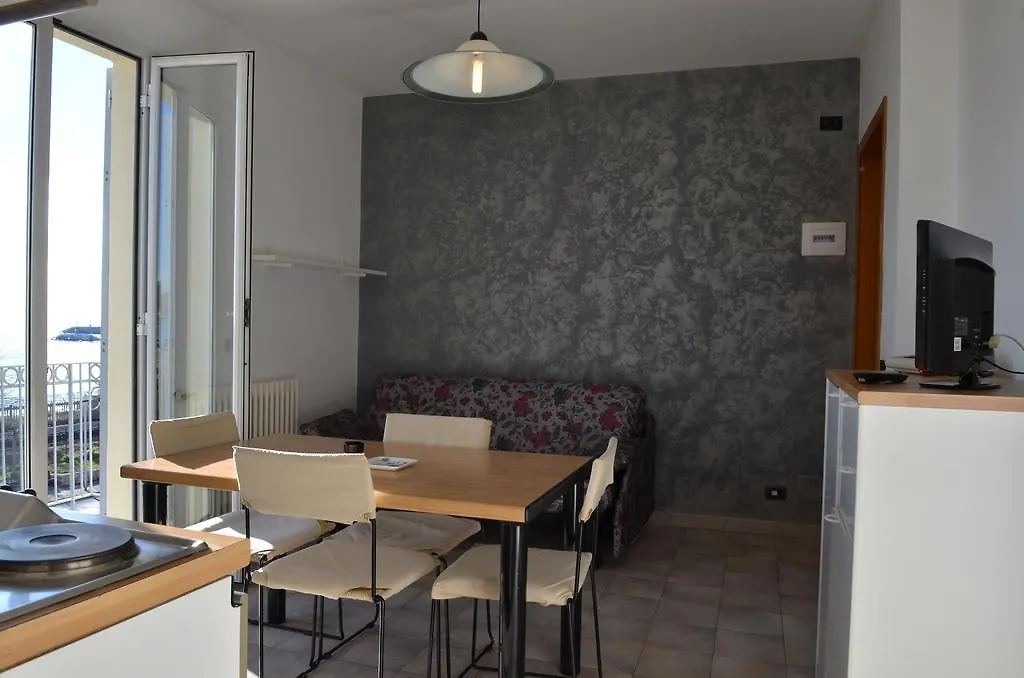 Aparthotel Residence Villa Carmen Fronte Mare A 50 Mt Pietra Ligure