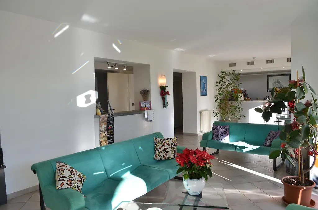 Residence Villa Carmen Fronte Mare A 50 Mt Pietra Ligure Aparthotel