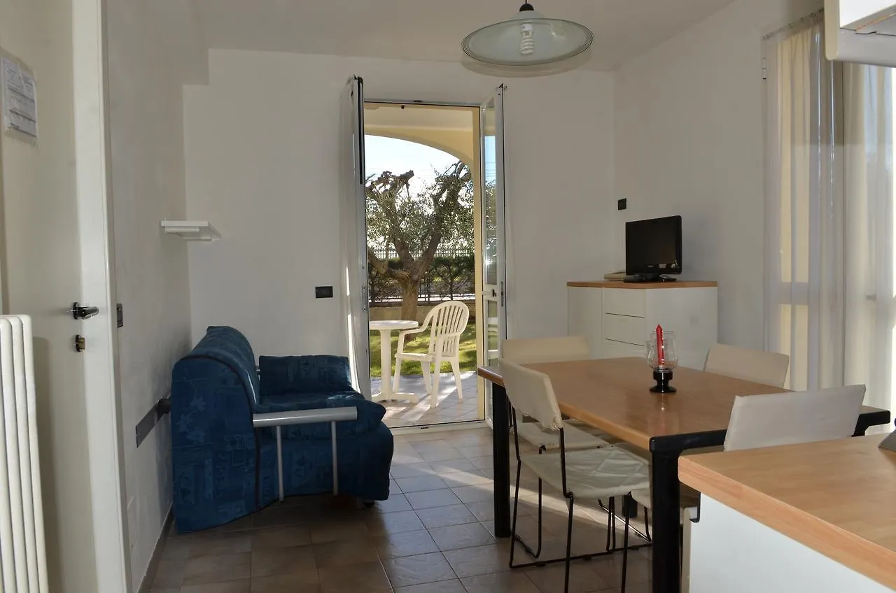 *** Aparthotel Residence Villa Carmen Fronte Mare A 50 Mt Pietra Ligure Italy