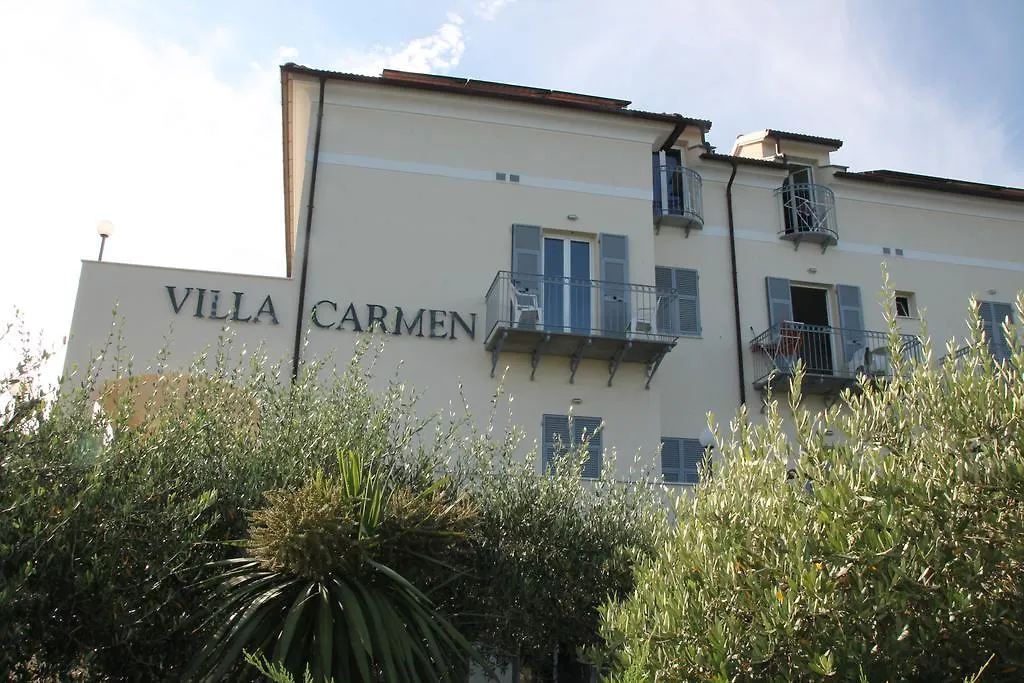 Aparthotel Residence Villa Carmen Fronte Mare A 50 Mt Pietra Ligure