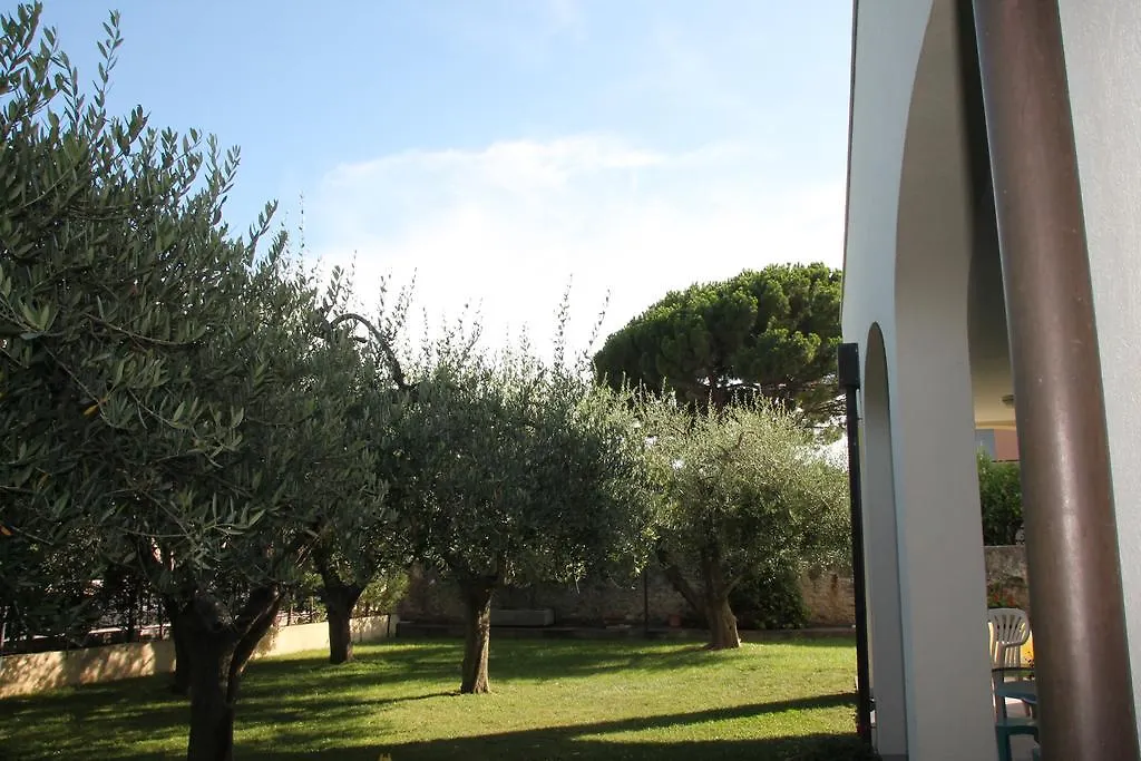 Residence Villa Carmen Fronte Mare A 50 Mt Pietra Ligure 3*,