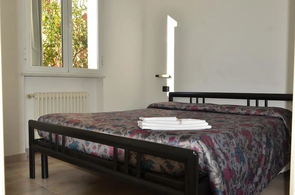 Residence Villa Carmen Fronte Mare A 50 Mt Pietra Ligure Appart hôtel