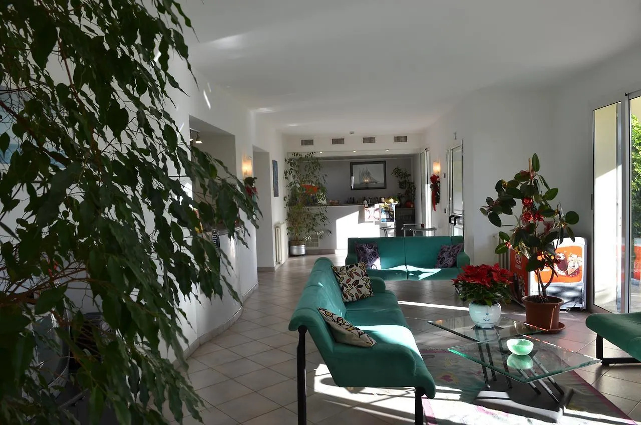 Residence Villa Carmen Fronte Mare A 50 Mt Pietra Ligure